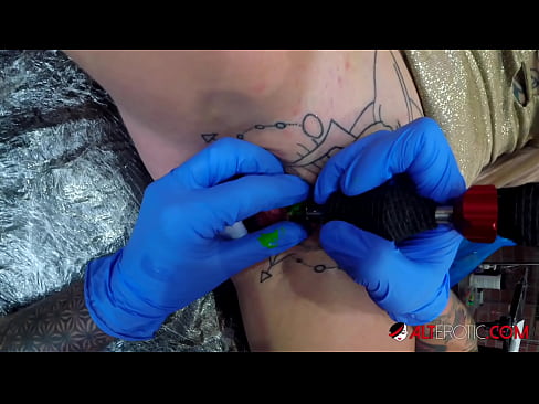 ❤️ Extreem getatoeëerde hottie Sully Savage kreeg een tatoeage op haar clitoris ️❌ Porn video at nl.porno24-7.ru ❌️ ❌️❤